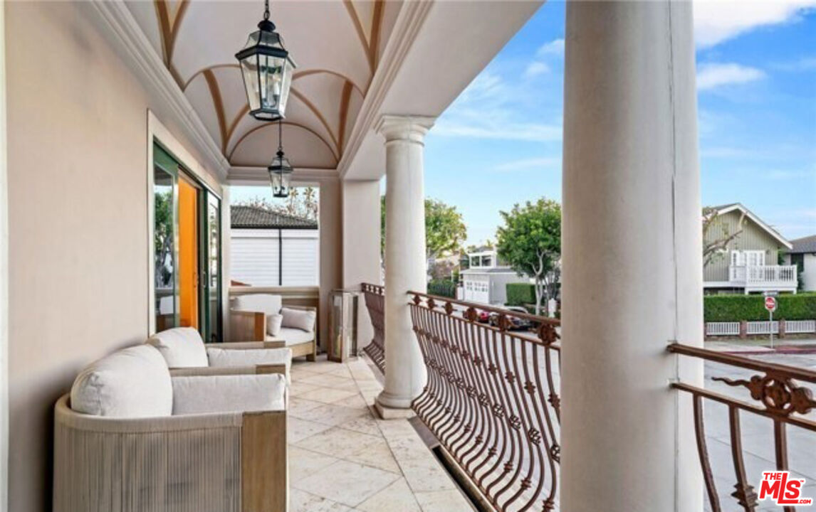 2266 Channel Road Newport Beach, CA 92661 - Photo 30 of 33