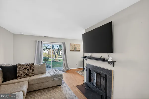 $244,900 | 305 Kelly Cove, Mount Laurel, NJ 08054