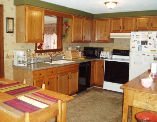 253 Wagner Road Evans City, PA 16033 - Photo 4 of 12 Kitchen.