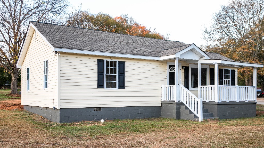 44 Spring Street West Pelzer, SC 29669 - Photo 2 of 22
