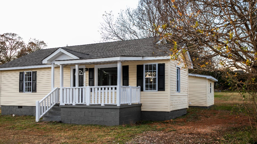 44 Spring Street West Pelzer, SC 29669 - Photo 3 of 22