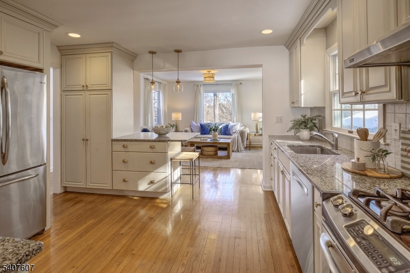 11 Armstrong Road Morristown, NJ 07960 - Photo 7 of 27