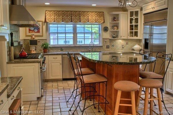 1051 Audubon Road Grosse Pointe, MI 48230 - Photo 6 of 25 Kitchen.jpg