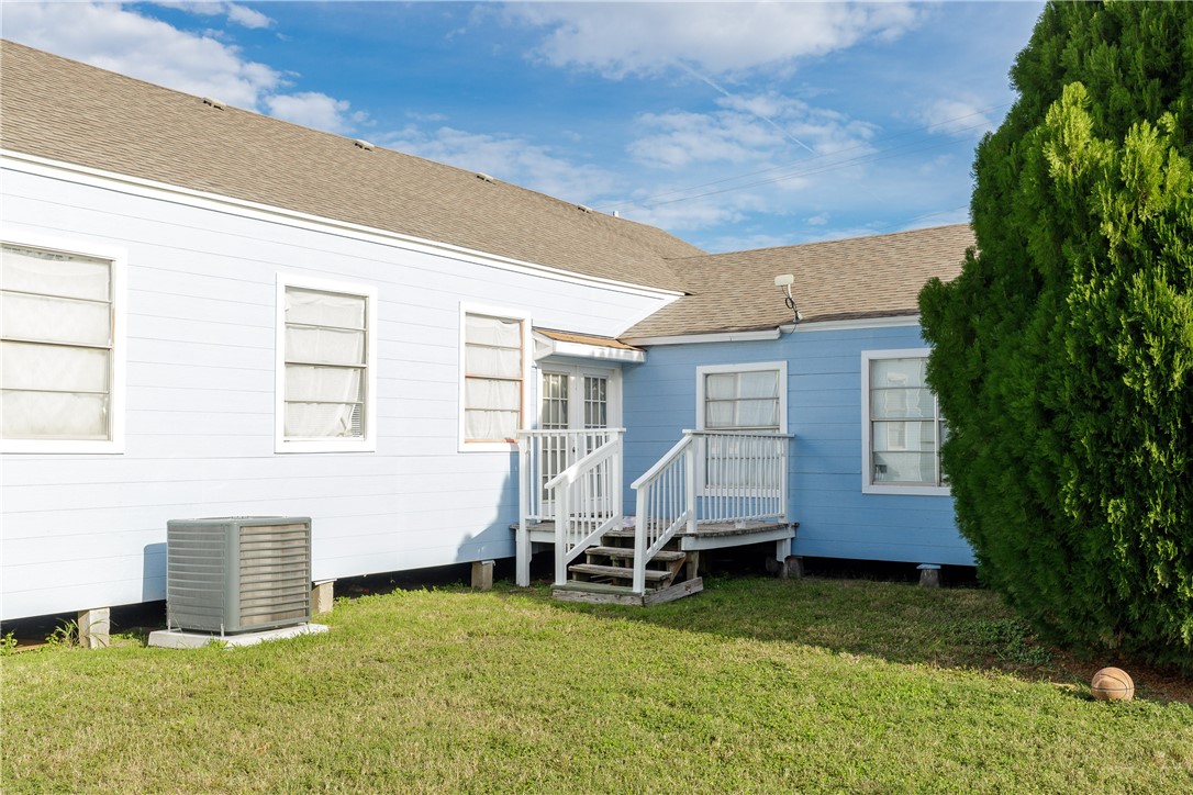 2580 5th Street Ingleside, TX 78362 - Photo 3 of 28 TRIPLEX - 2580 Fifth St