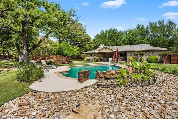 $460,000 | 505 Curtis Road, Burleson, TX 76028