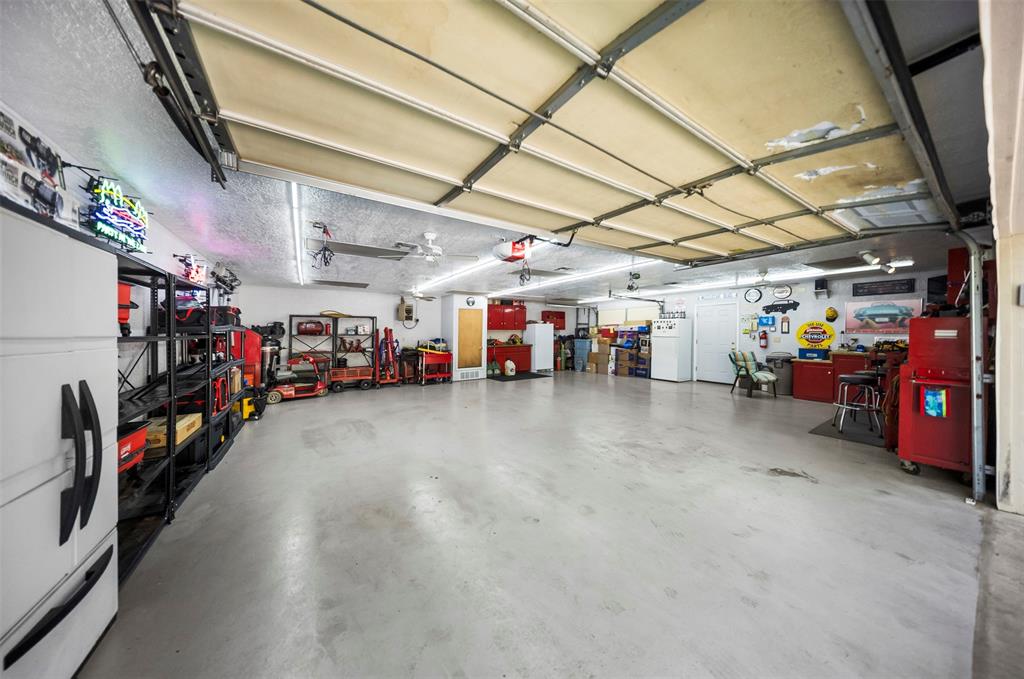 505 Curtis Road Burleson, TX 76028 - Photo 3 of 19