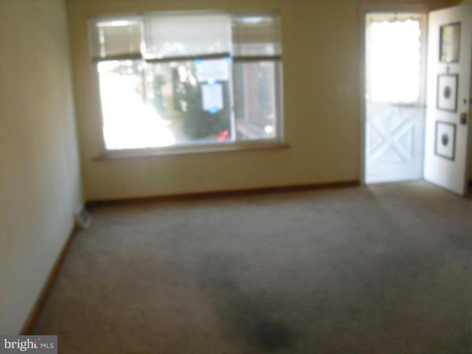 7306 Berkshire Road Baltimore, MD 21224 - Photo 4 of 6 Living Room