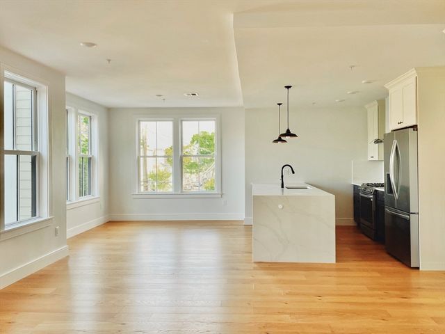 $1,090,000 | 165 Everett Street, Unit 5, Boston, MA 02128