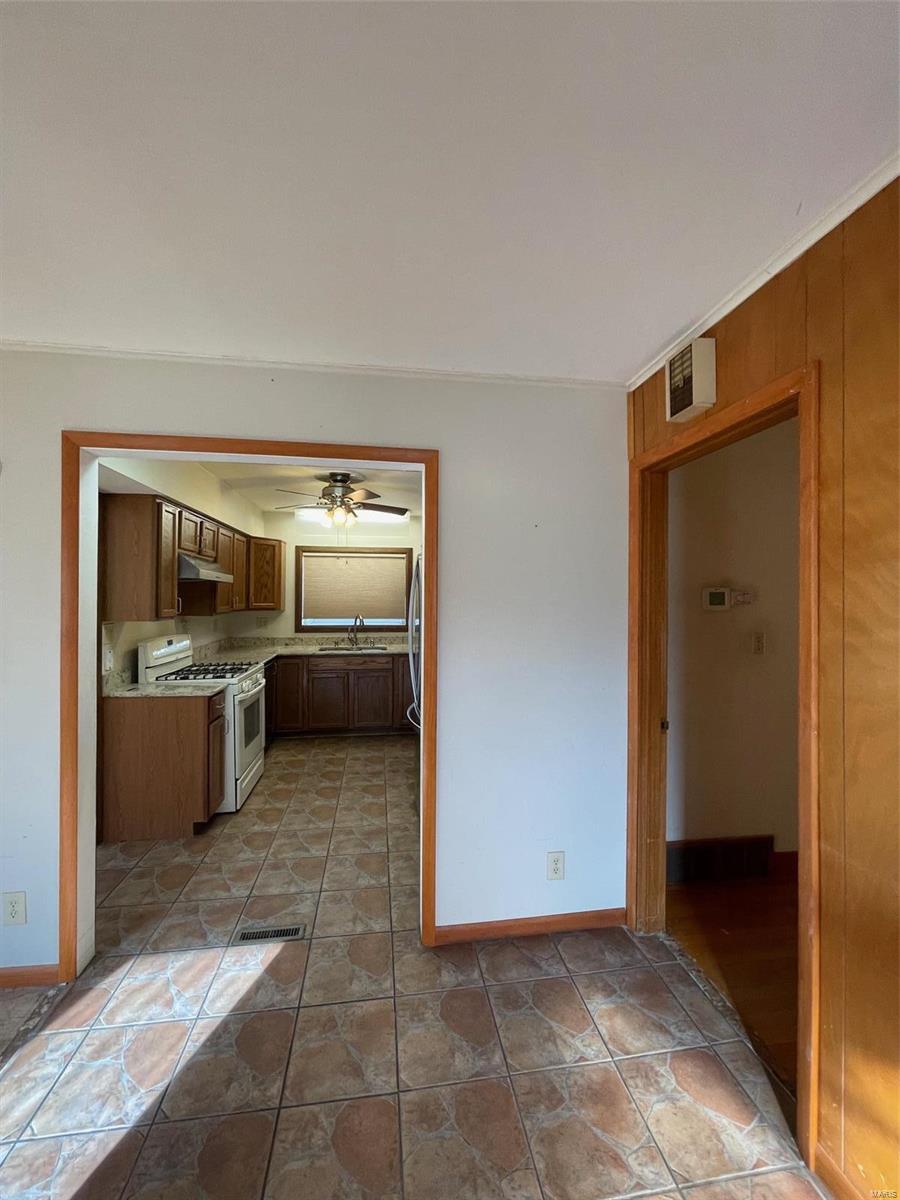 1043 Danforth Street Alton, IL 62002 - Photo 15 of 29