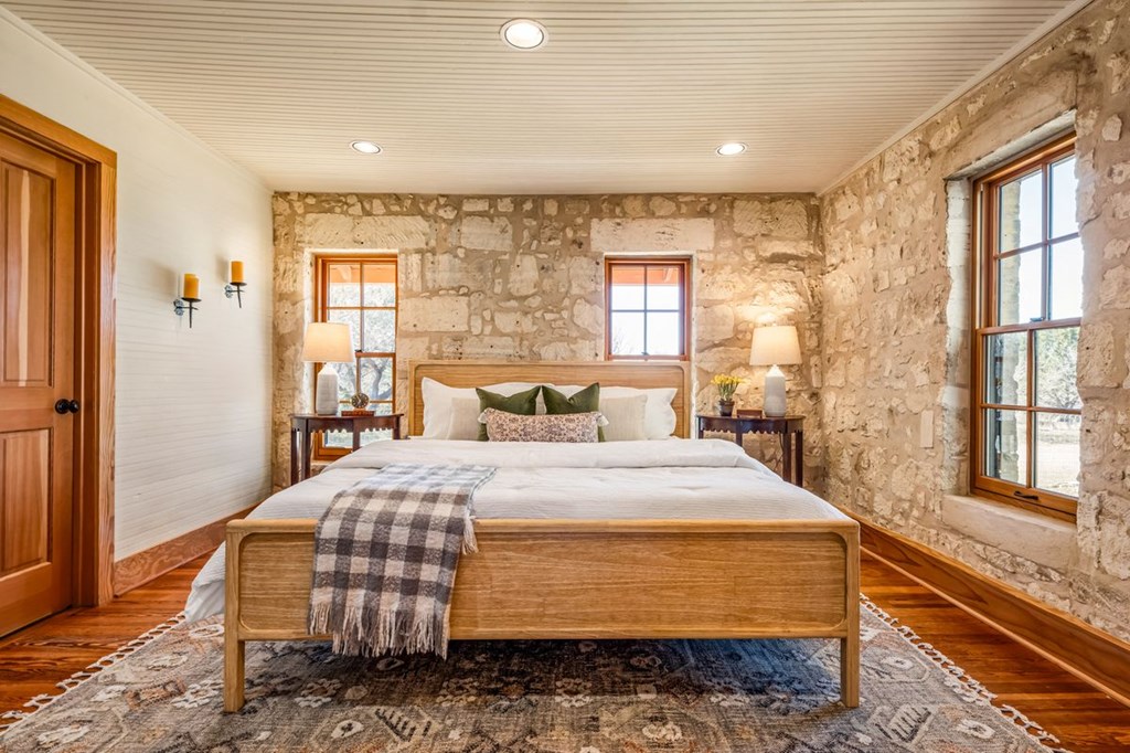 9402 Doss-Spring Creek Road Doss, TX 78618 - Photo 19 of 78 a bedroom with a large bed and a window