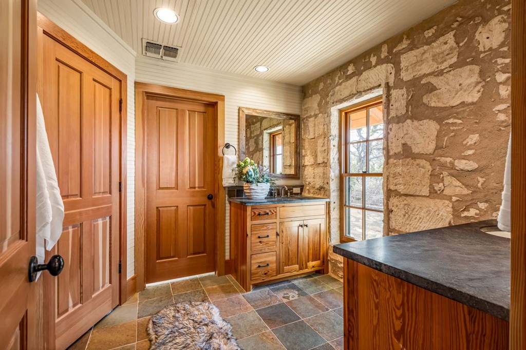 9402 Doss-Spring Creek Road Doss, TX 78618 - Photo 21 of 78 a large kitchen with a window