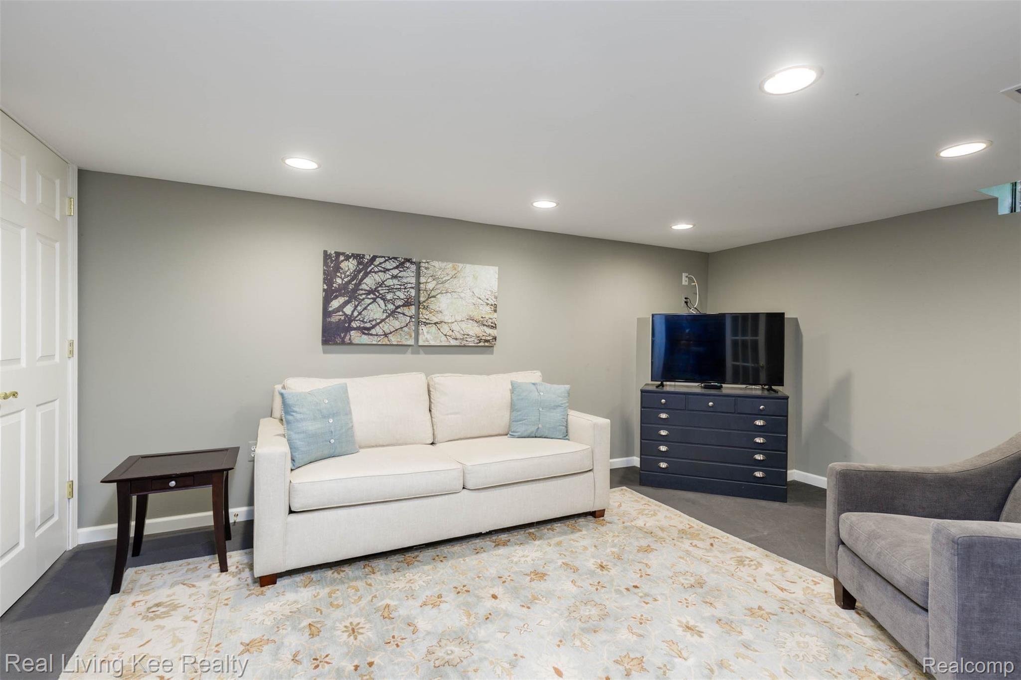 4210 Oak Tree Circle Rochester, MI 48306 - Photo 44 of 57 4210 Oak Tree Cir-49.jpg