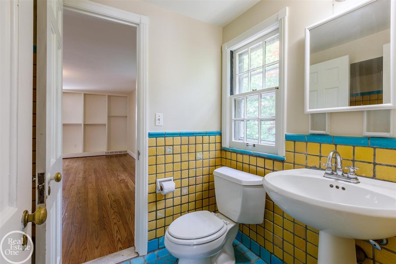 75 Handy Road Grosse Pointe, MI 48236 - Photo 28 of 46 50047805-27.JPG