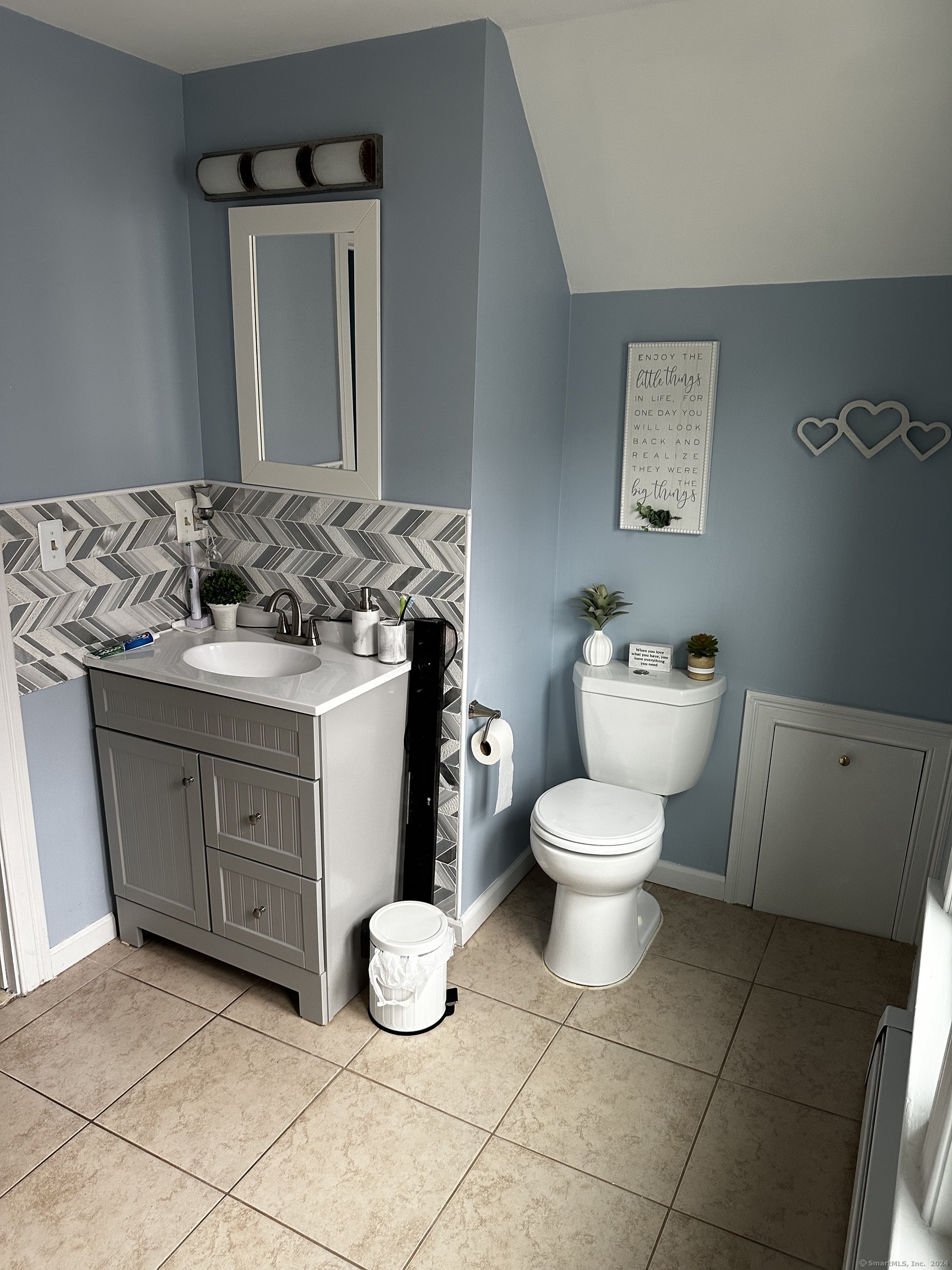 504 Dixwell Avenue New Haven, CT 06511 - Photo 23 of 26 a bathroom with a toilet sink and mirror