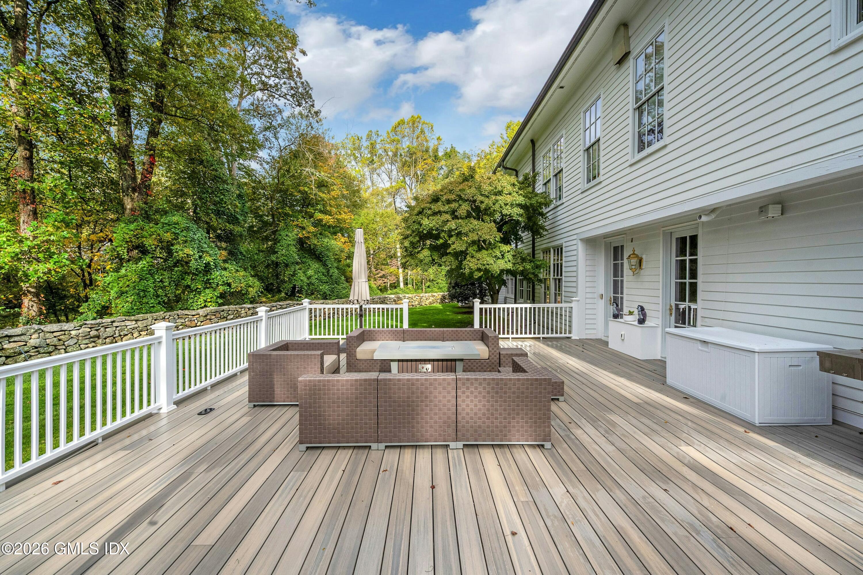 108 Husted Lane Greenwich, CT 06830 - Photo 34 of 40 012-487645-MTZ_4623_14380801