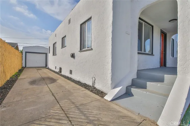 a view of livingroom with furniture and an entryway