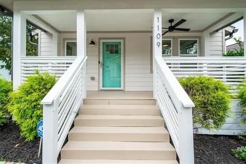 a view of entryway with a front door