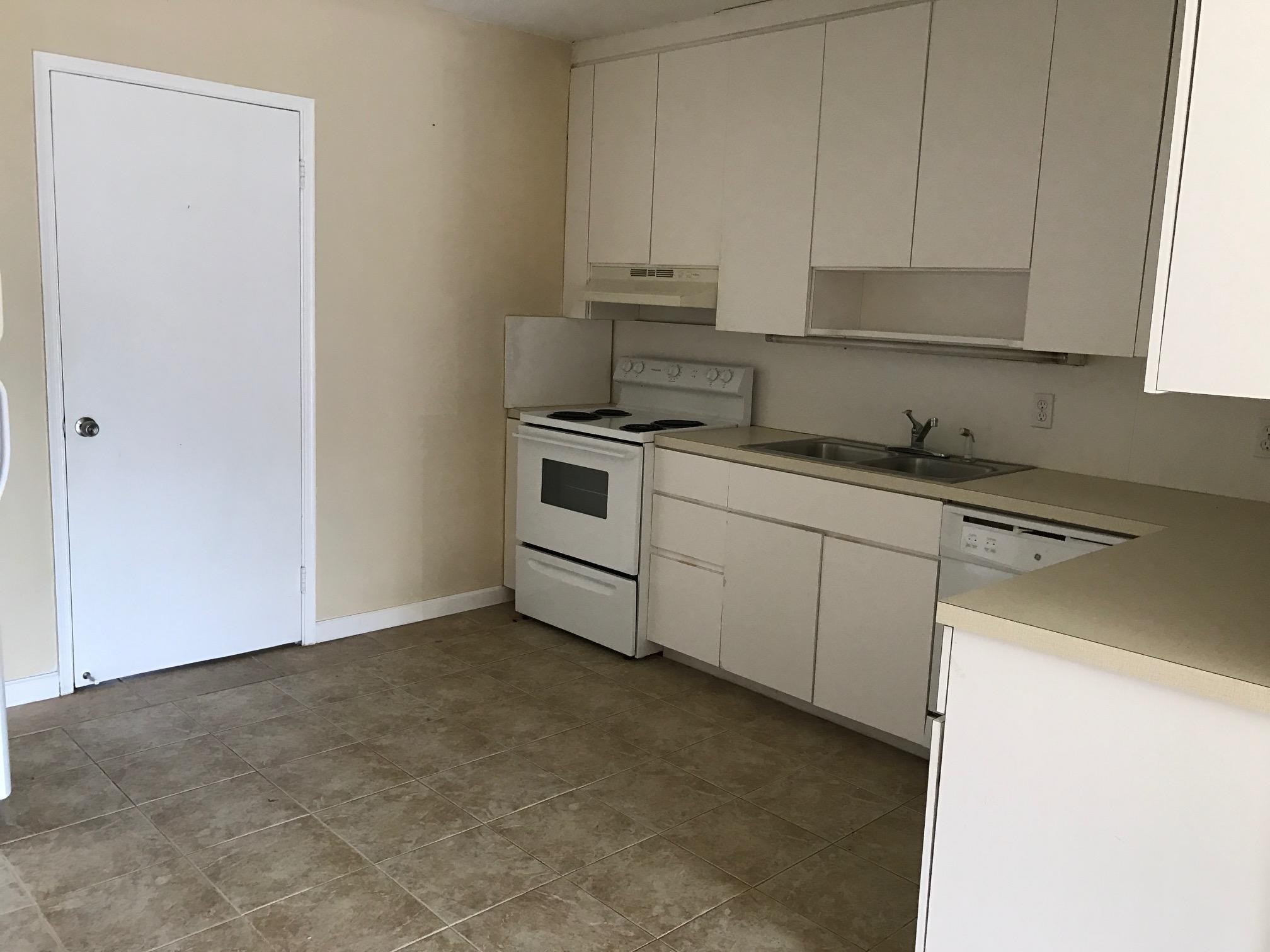 225 Northwest 4th Diagonal Boca Raton, FL 33432 - Photo 3 of 12 IMG_1378