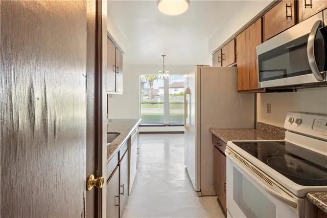 $1,350 | 4289 Lac Saint Pierre Drive, Unit 202, Harvey, LA 70058