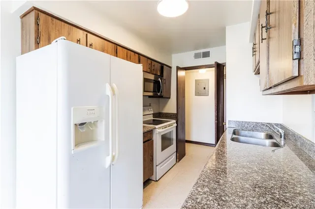 $1,350 | 4289 Lac Saint Pierre Drive, Unit 202, Harvey, LA 70058