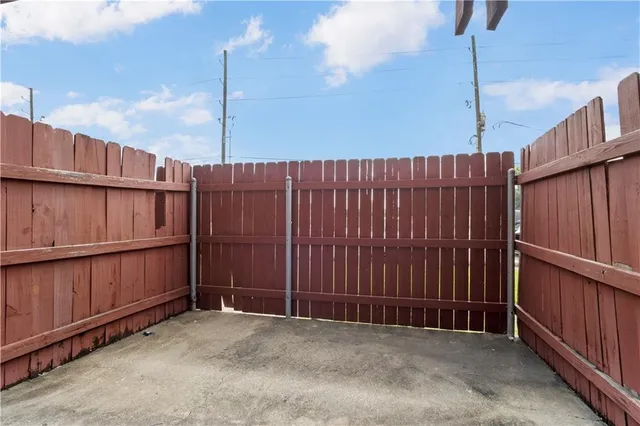 $1,350 | 4289 Lac Saint Pierre Drive, Unit 202, Harvey, LA 70058