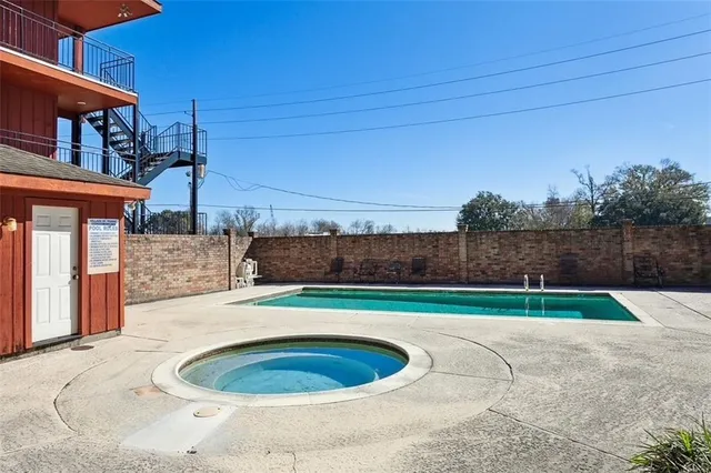 $1,350 | 4289 Lac Saint Pierre Drive, Unit 202, Harvey, LA 70058