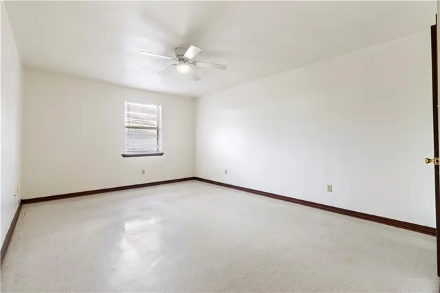 $1,350 | 4289 Lac Saint Pierre Drive, Unit 202, Harvey, LA 70058