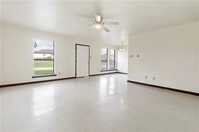 $1,350 | 4289 Lac Saint Pierre Drive, Unit 202, Harvey, LA 70058