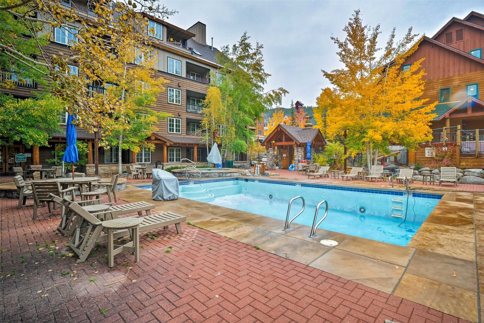 852 Independence Road, Unit B Keystone, CO 80435 - Photo 39 of 40 a view of a swimming pool with a lounge chairs