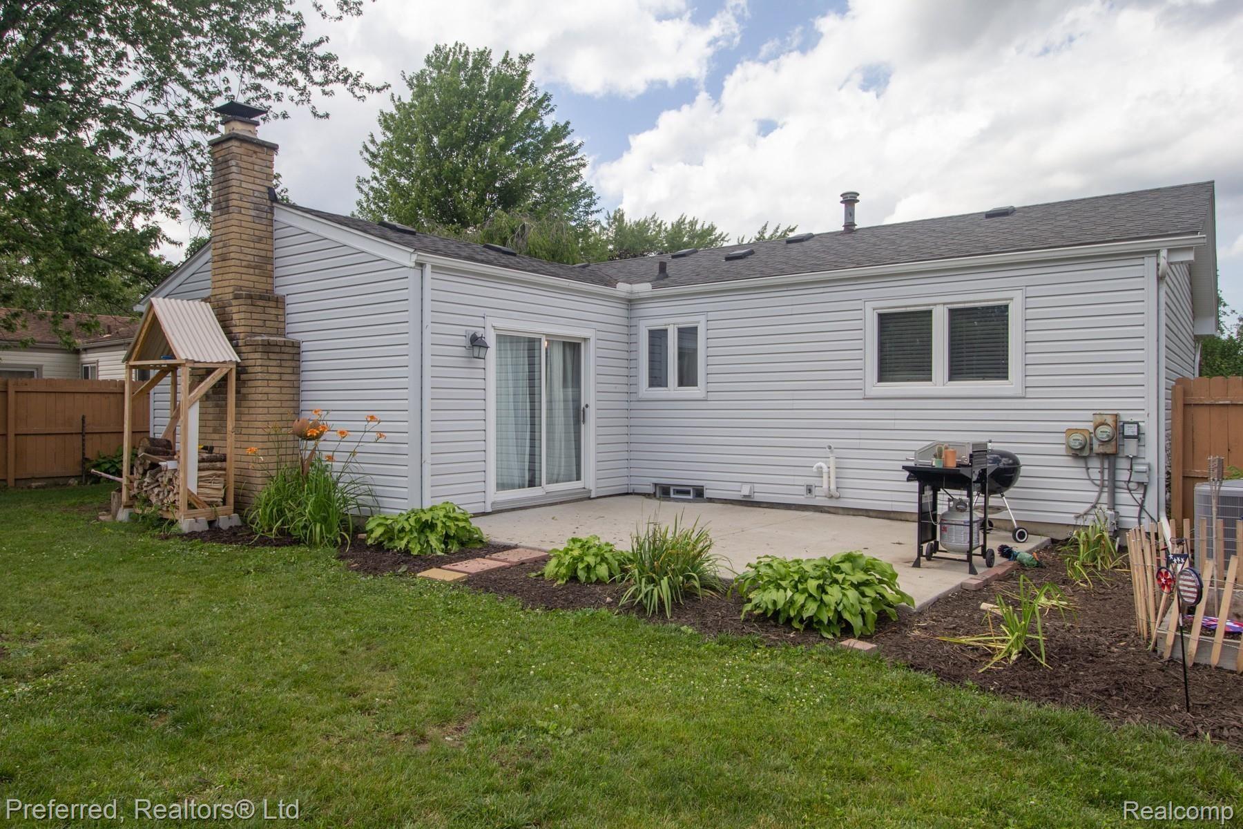 42449 Hanford Road Canton, MI 48187 - Photo 37 of 38 PATIO AREA