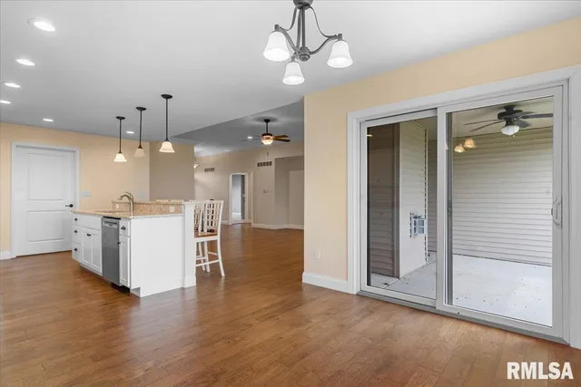 $348,500 | 1809 Spartan Drive, Chatham, IL 62629