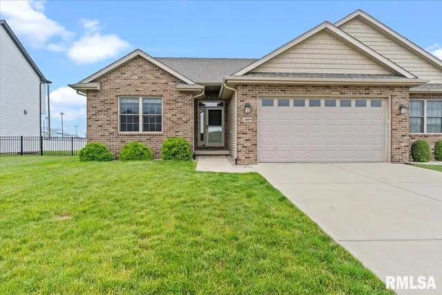 $348,500 | 1809 Spartan Drive, Chatham, IL 62629