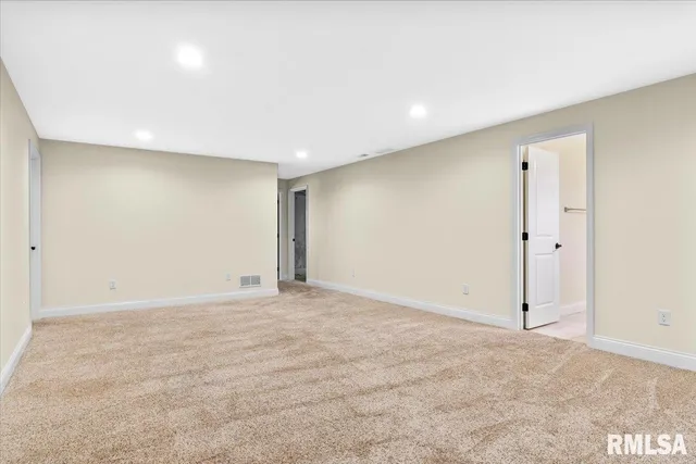 $348,500 | 1809 Spartan Drive, Chatham, IL 62629