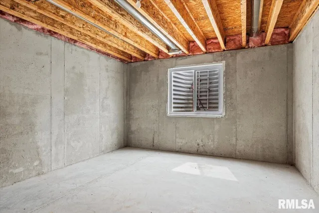 $348,500 | 1809 Spartan Drive, Chatham, IL 62629