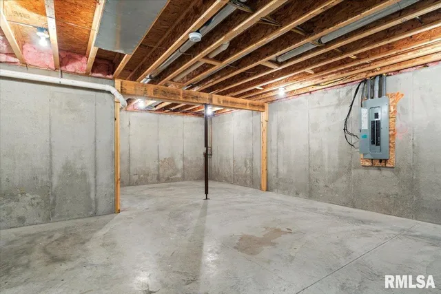 $348,500 | 1809 Spartan Drive, Chatham, IL 62629