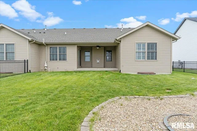 $348,500 | 1809 Spartan Drive, Chatham, IL 62629