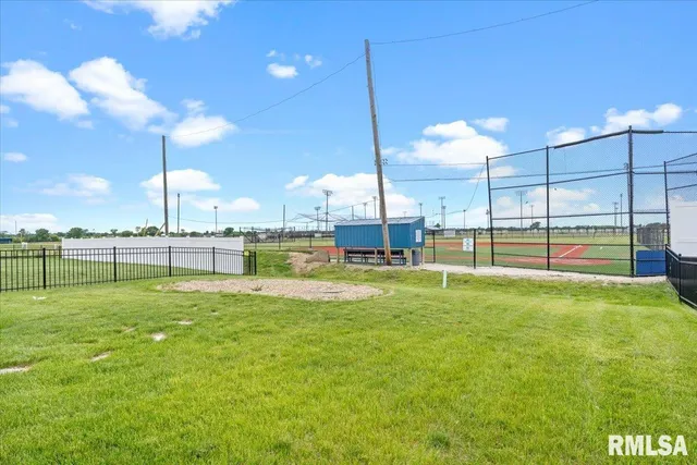 $348,500 | 1809 Spartan Drive, Chatham, IL 62629