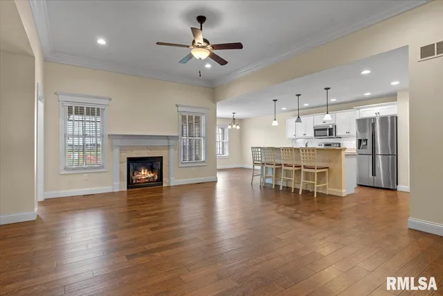 $348,500 | 1809 Spartan Drive, Chatham, IL 62629