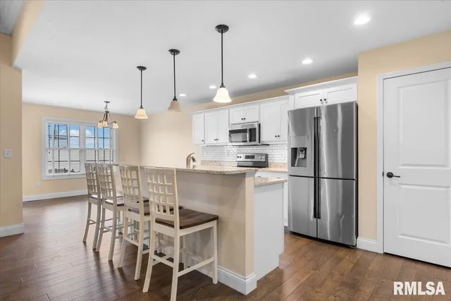 $348,500 | 1809 Spartan Drive, Chatham, IL 62629