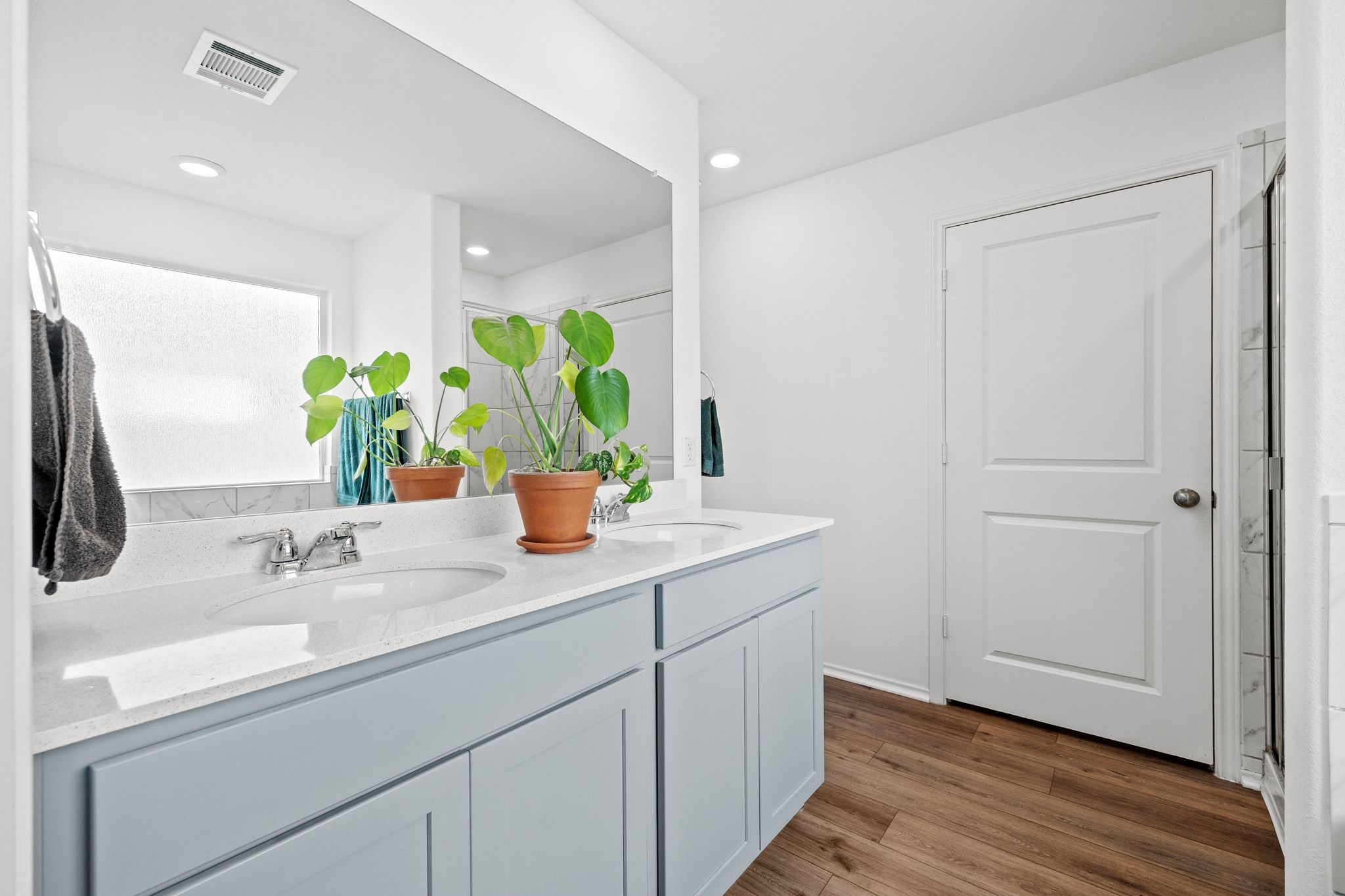 124 Perfect World Loop Jarrell, TX 76537 - Photo 18 of 32 a bathroom with a sink and a mirror