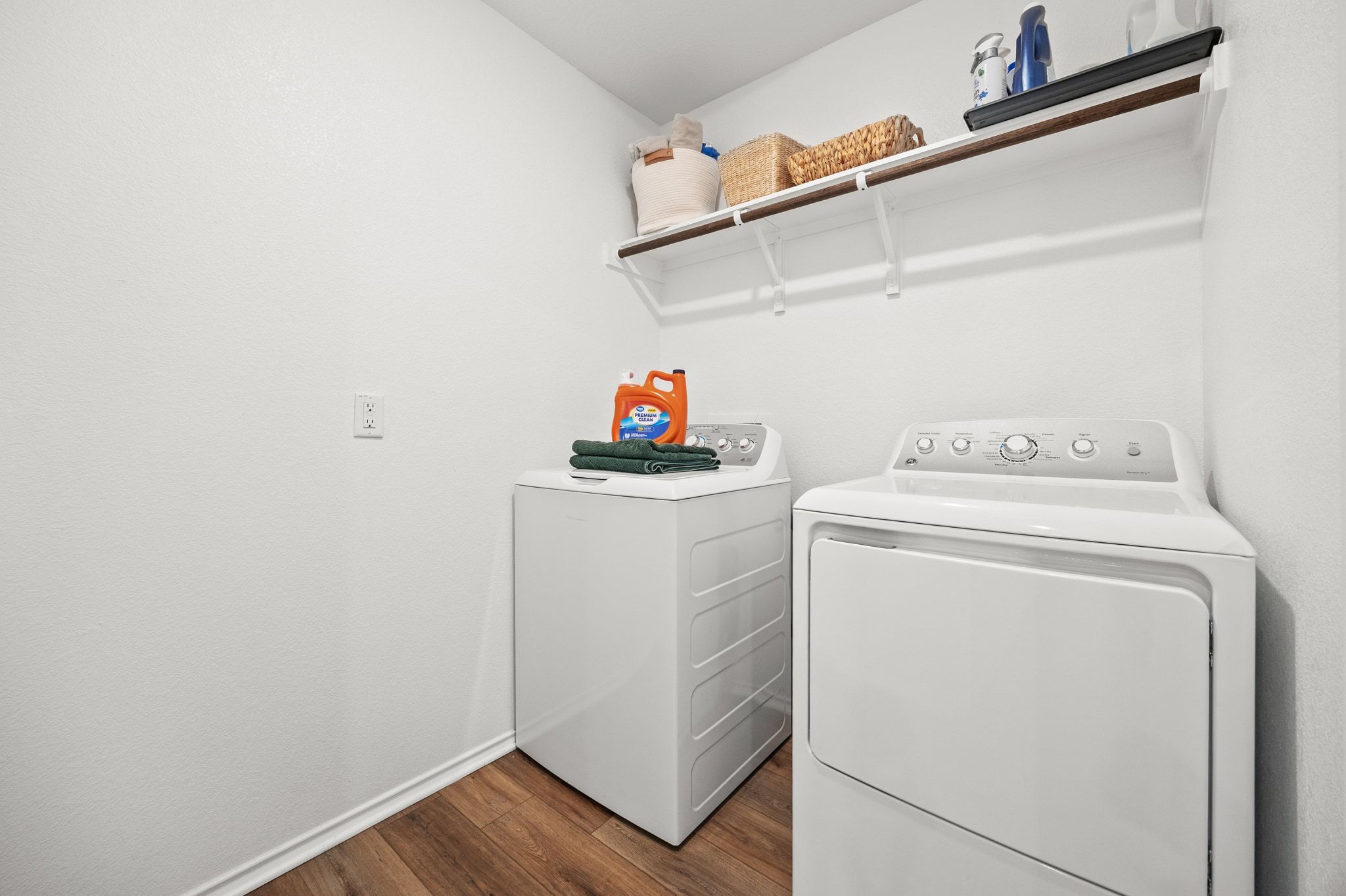 124 Perfect World Loop Jarrell, TX 76537 - Photo 21 of 32 a utility room with dryer and washer