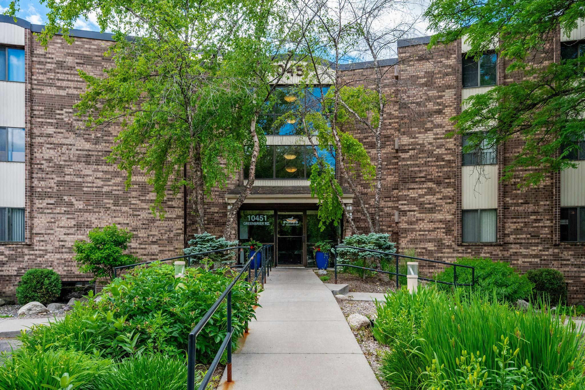 10451 Greenbrier Road, Unit 318 Minnetonka, MN 55305 - Photo 1 of 27