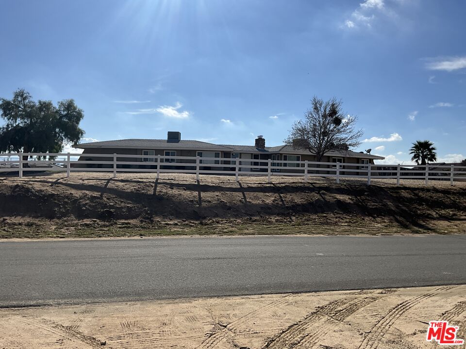 19125 Ottawa Road Apple Valley, CA 92308 - Photo 2 of 15 a view of a yard