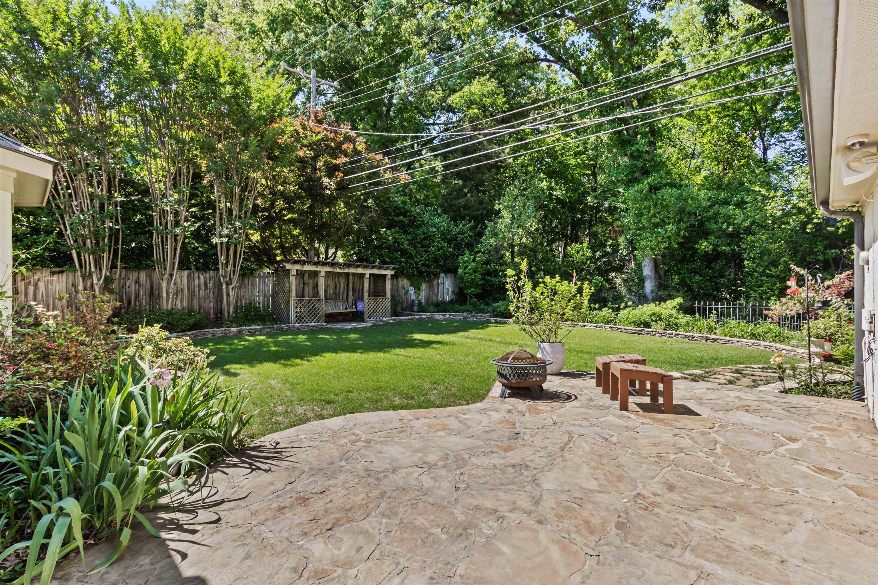 5302 South Angela Road Memphis, TN 38120 - Photo 32 of 40 Spacious backyard featuring a flagstone patio, manicured lawn, and mature trees
