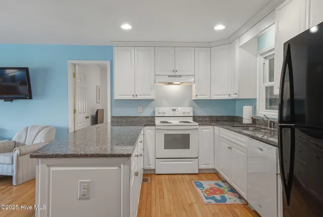 $1,595,000 | 3904 Emerald Drive, Emerald Isle, NC 28594