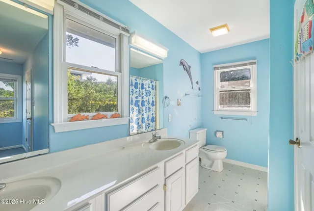 $1,695,000 | 3904 Emerald Drive, Emerald Isle, NC 28594