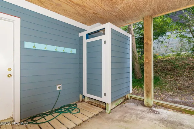 $1,695,000 | 3904 Emerald Drive, Emerald Isle, NC 28594