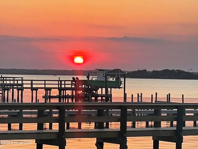 $1,695,000 | 3904 Emerald Drive, Emerald Isle, NC 28594