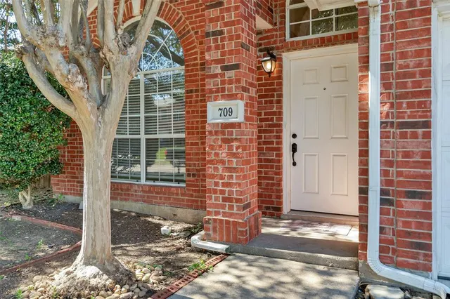 $395,000 | 709 Bluffview Drive, McKinney, TX 75071