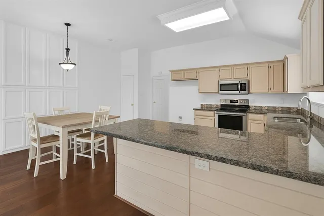 $395,000 | 709 Bluffview Drive, McKinney, TX 75071